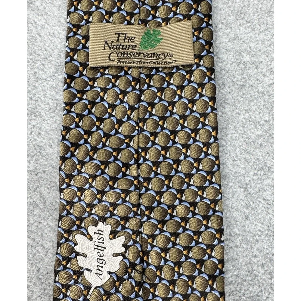 The Nature Conservancy men silk